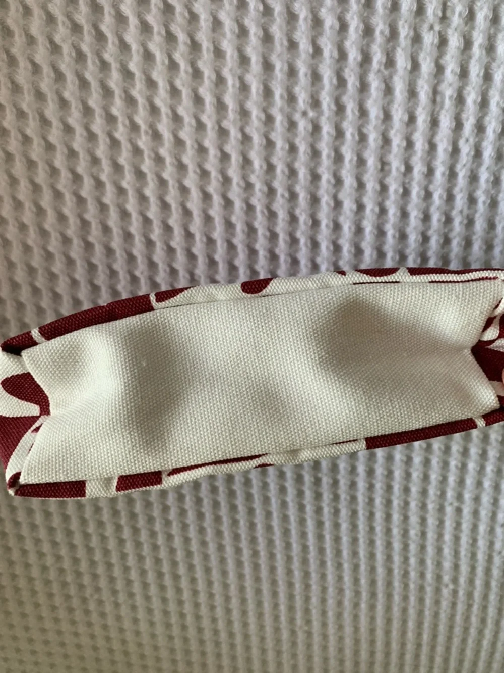 Vuori Red and White Geometric Cosmetic Holiday 25 Makeup bag Pouch NWT